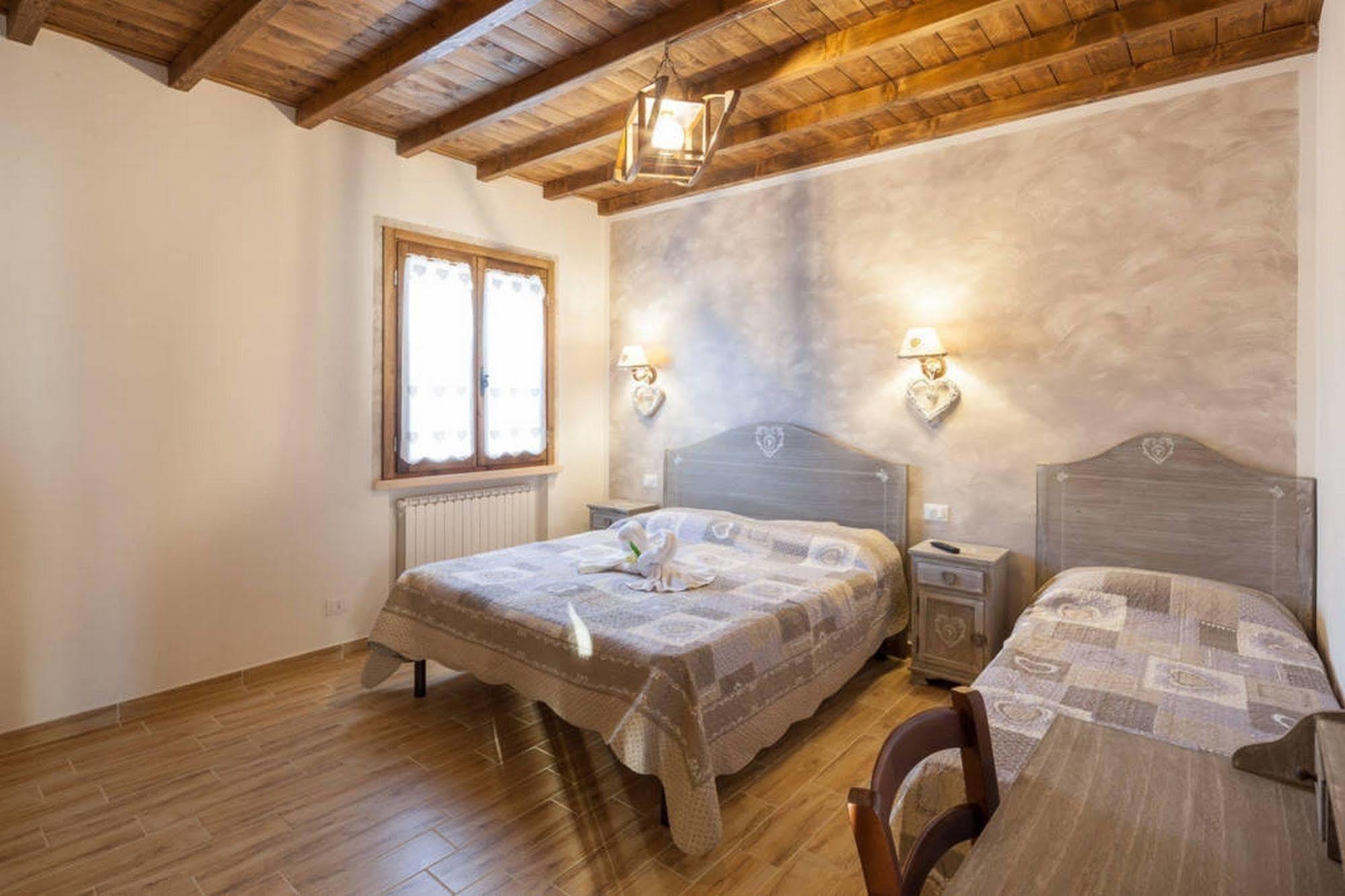 La Casa Delle Rondini Bed and Breakfast Roncoferraro Buitenkant foto