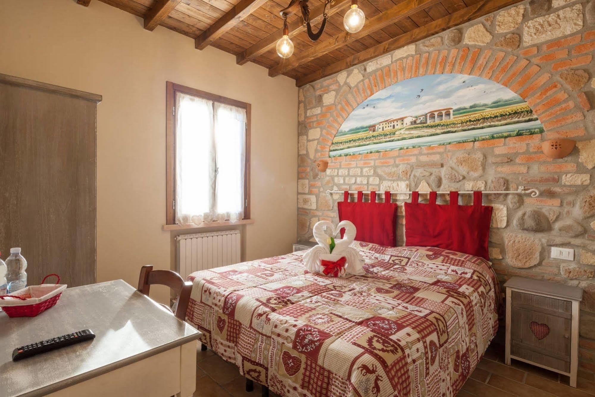 La Casa Delle Rondini Bed and Breakfast Roncoferraro Buitenkant foto