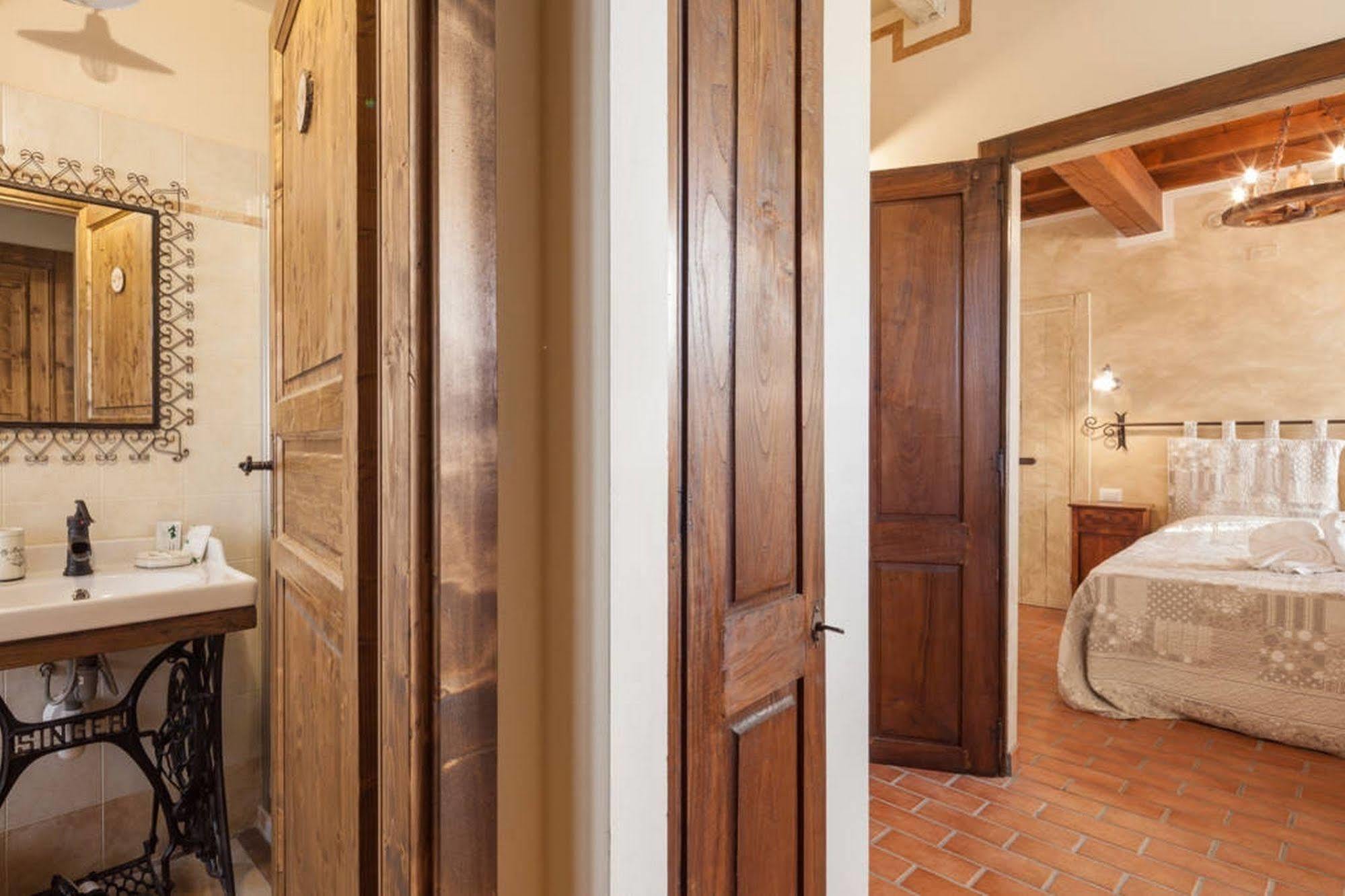 La Casa Delle Rondini Bed and Breakfast Roncoferraro Buitenkant foto
