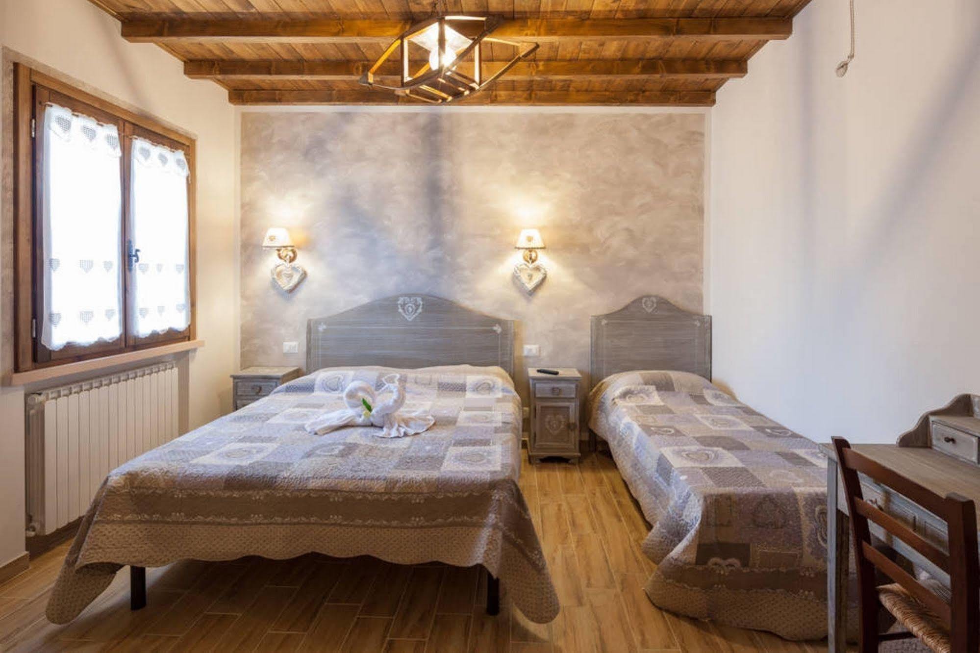 La Casa Delle Rondini Bed and Breakfast Roncoferraro Buitenkant foto
