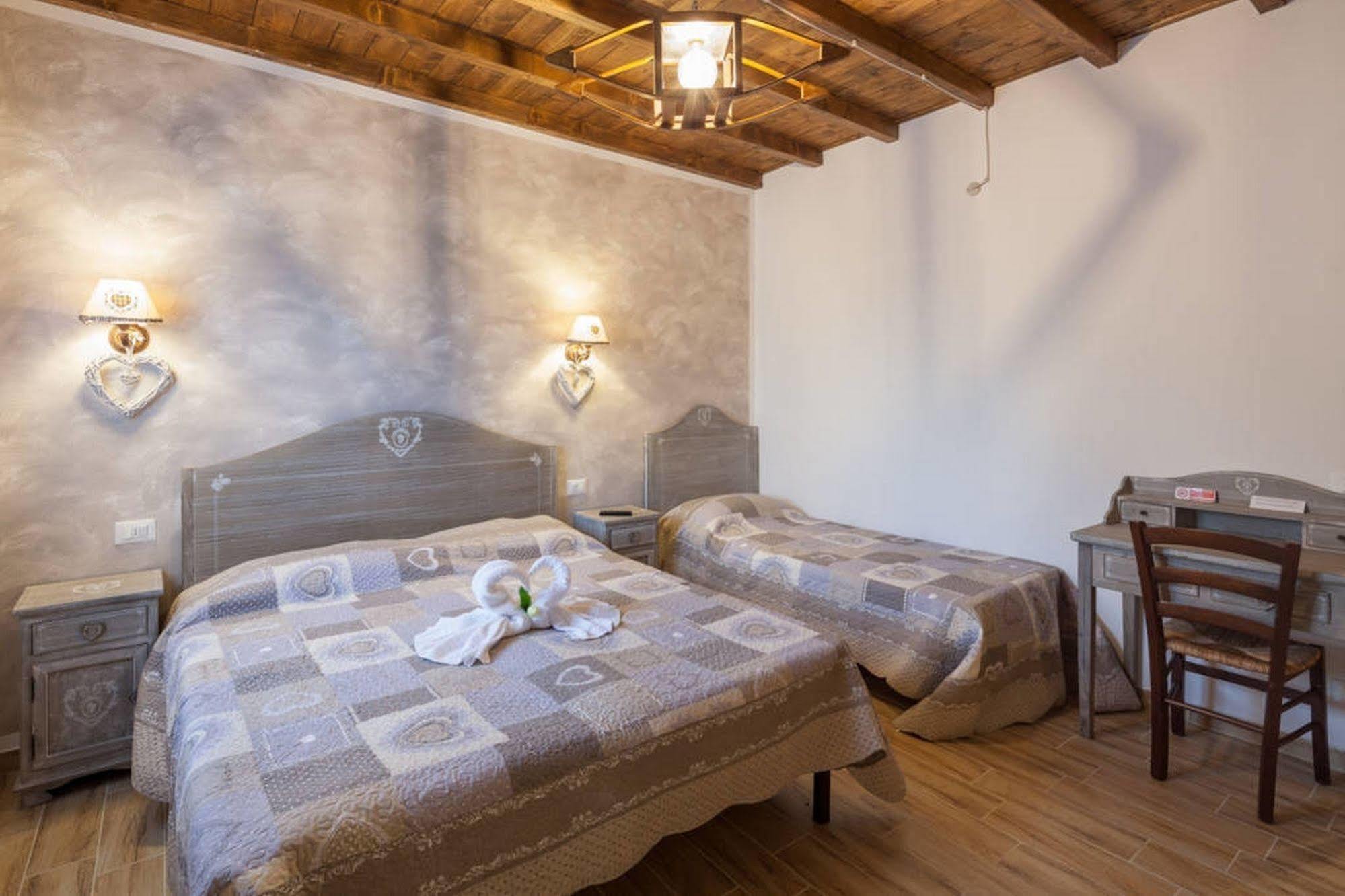 La Casa Delle Rondini Bed and Breakfast Roncoferraro Buitenkant foto