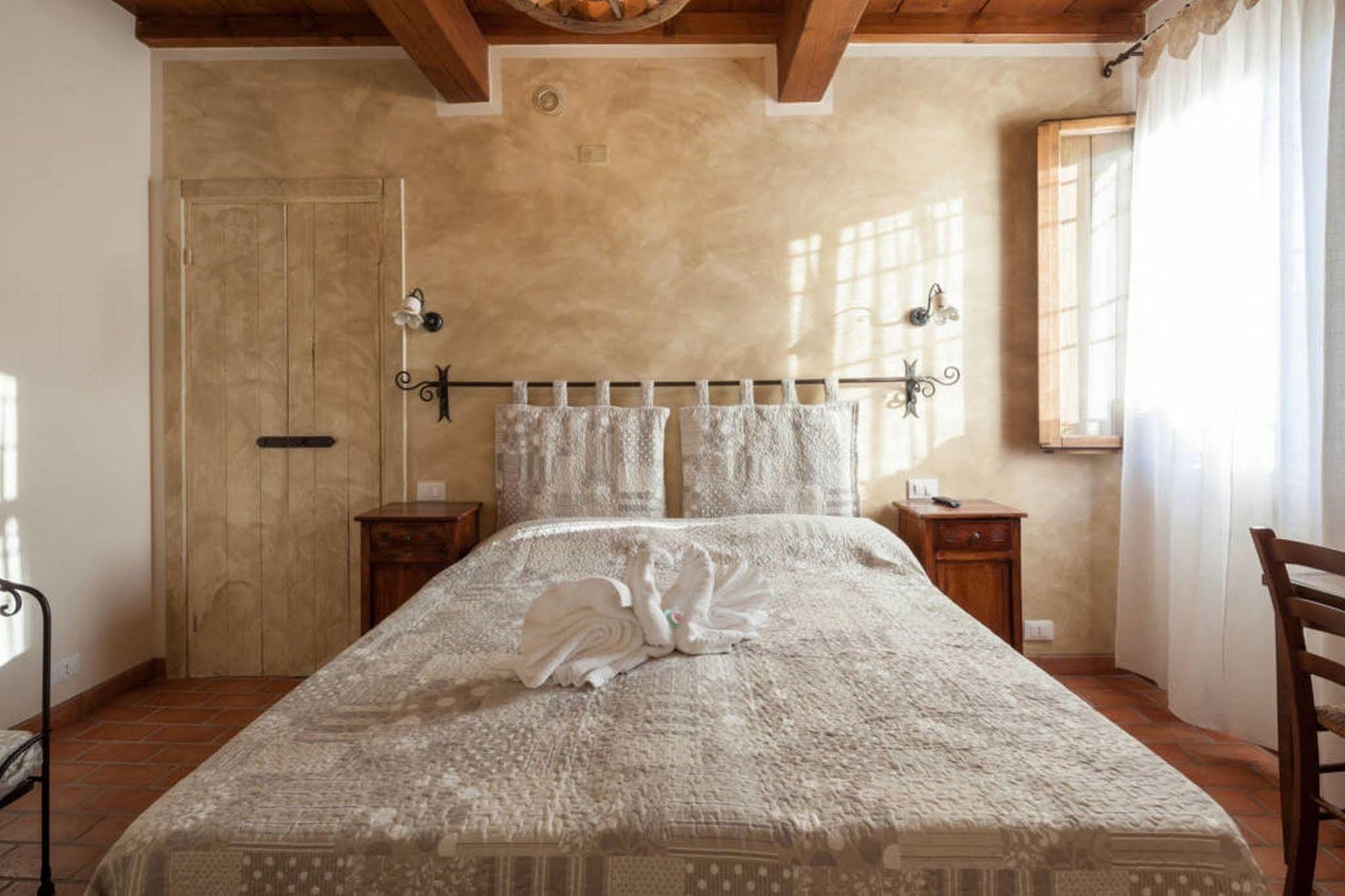 La Casa Delle Rondini Bed and Breakfast Roncoferraro Buitenkant foto