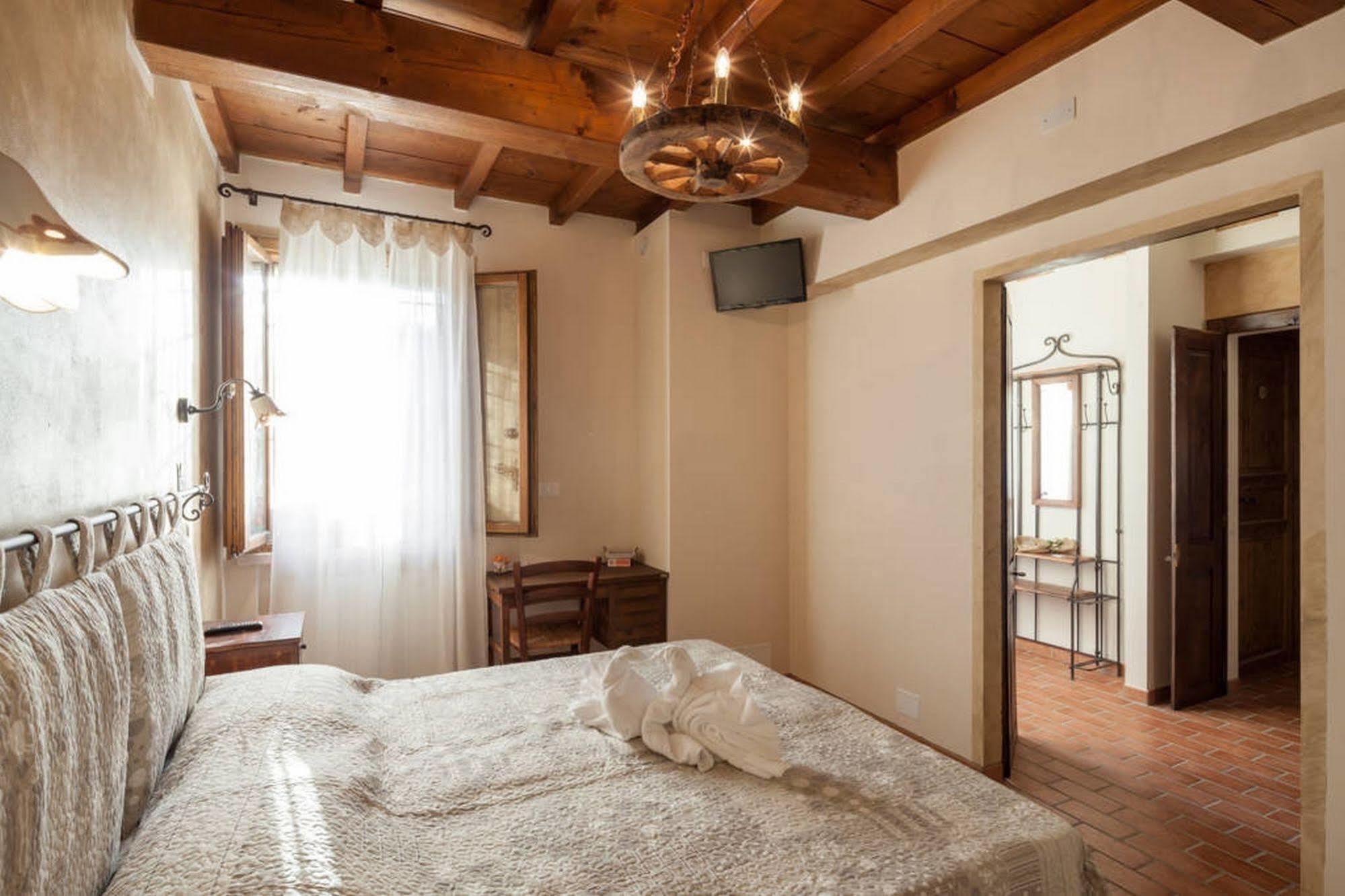 La Casa Delle Rondini Bed and Breakfast Roncoferraro Buitenkant foto