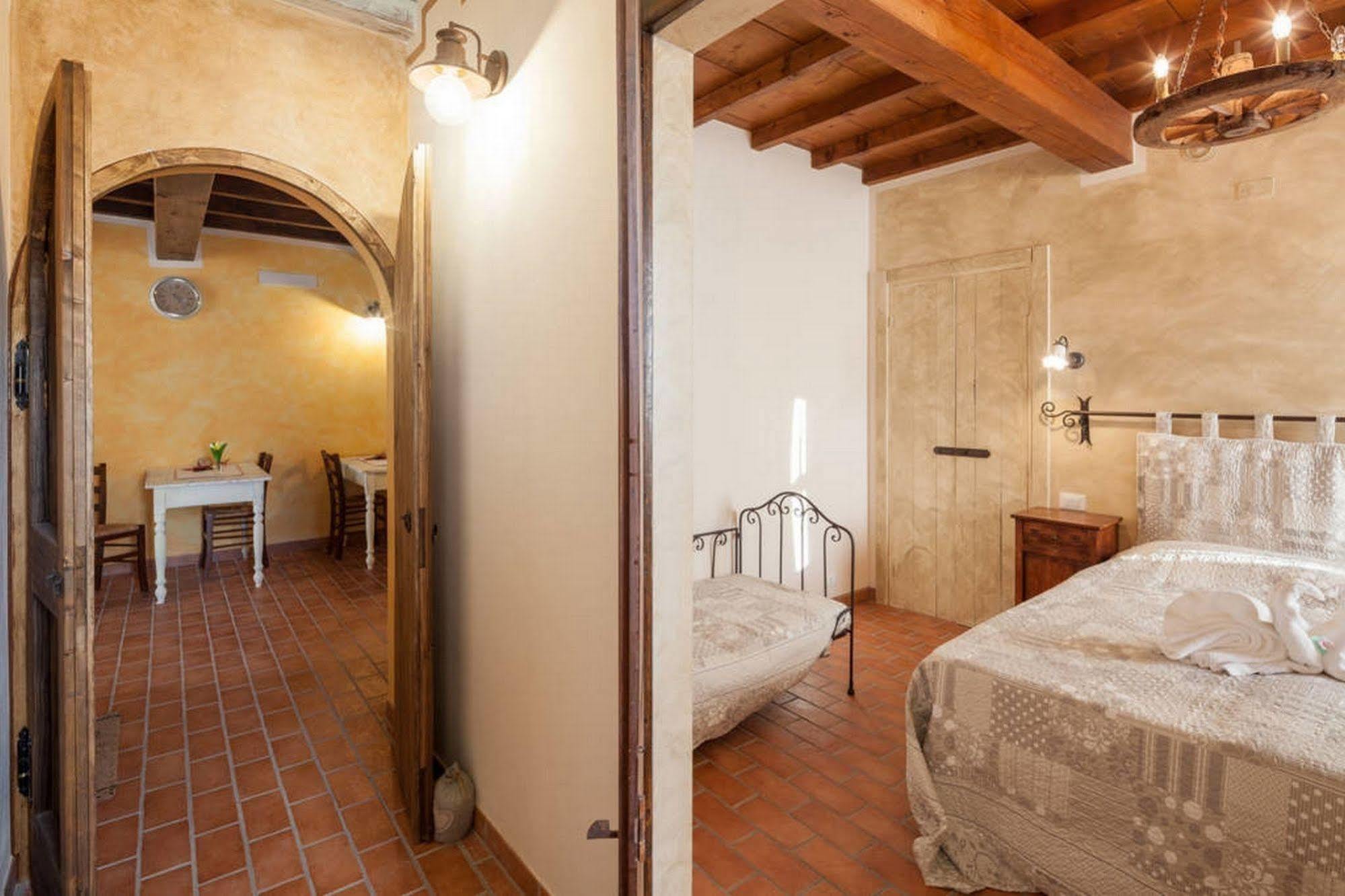 La Casa Delle Rondini Bed and Breakfast Roncoferraro Buitenkant foto