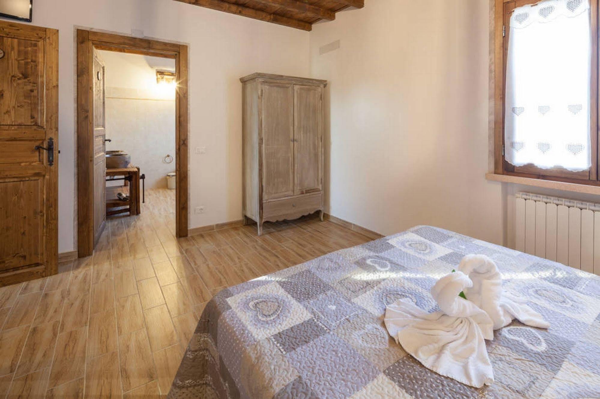 La Casa Delle Rondini Bed and Breakfast Roncoferraro Buitenkant foto