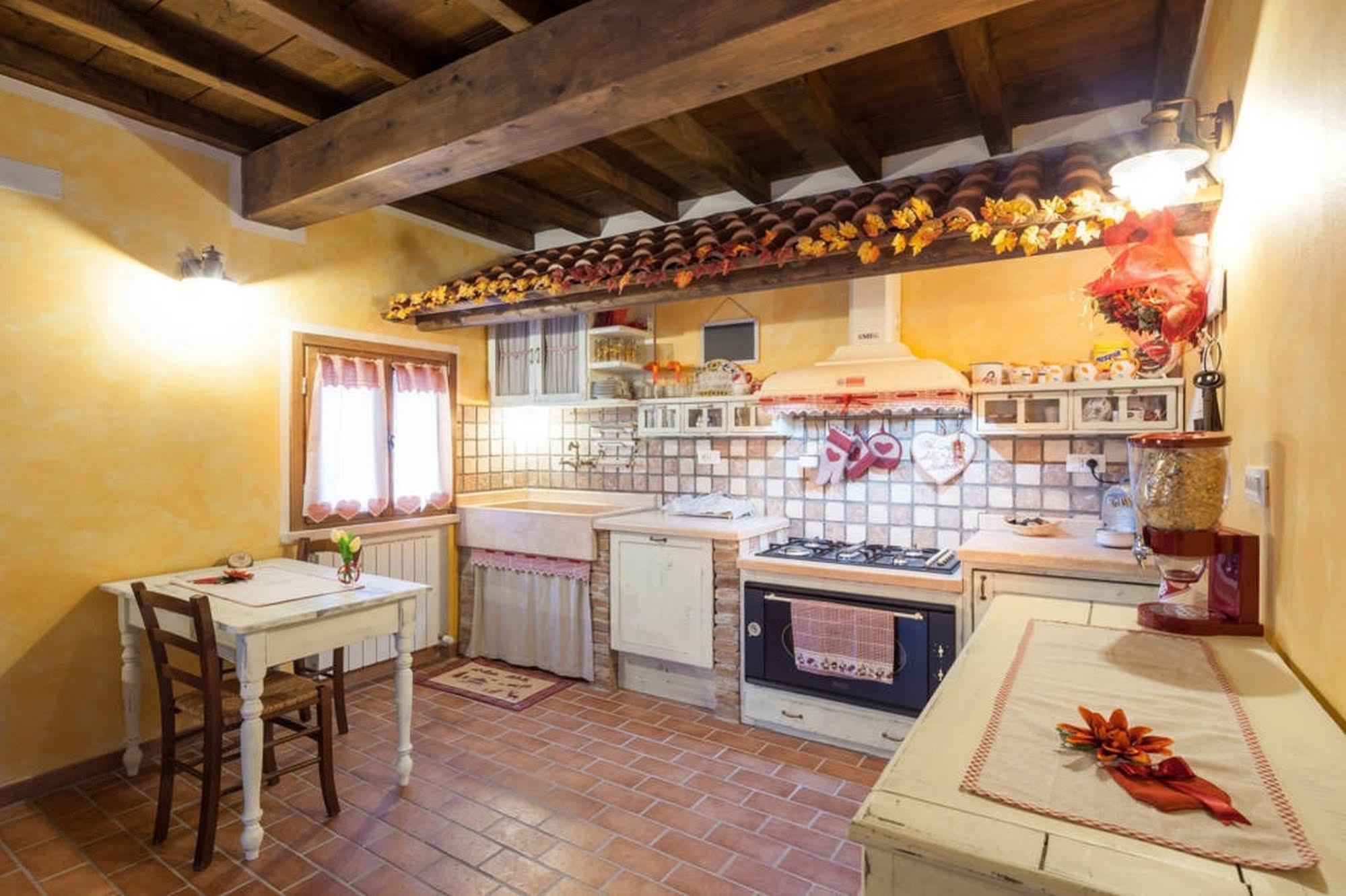 La Casa Delle Rondini Bed and Breakfast Roncoferraro Buitenkant foto