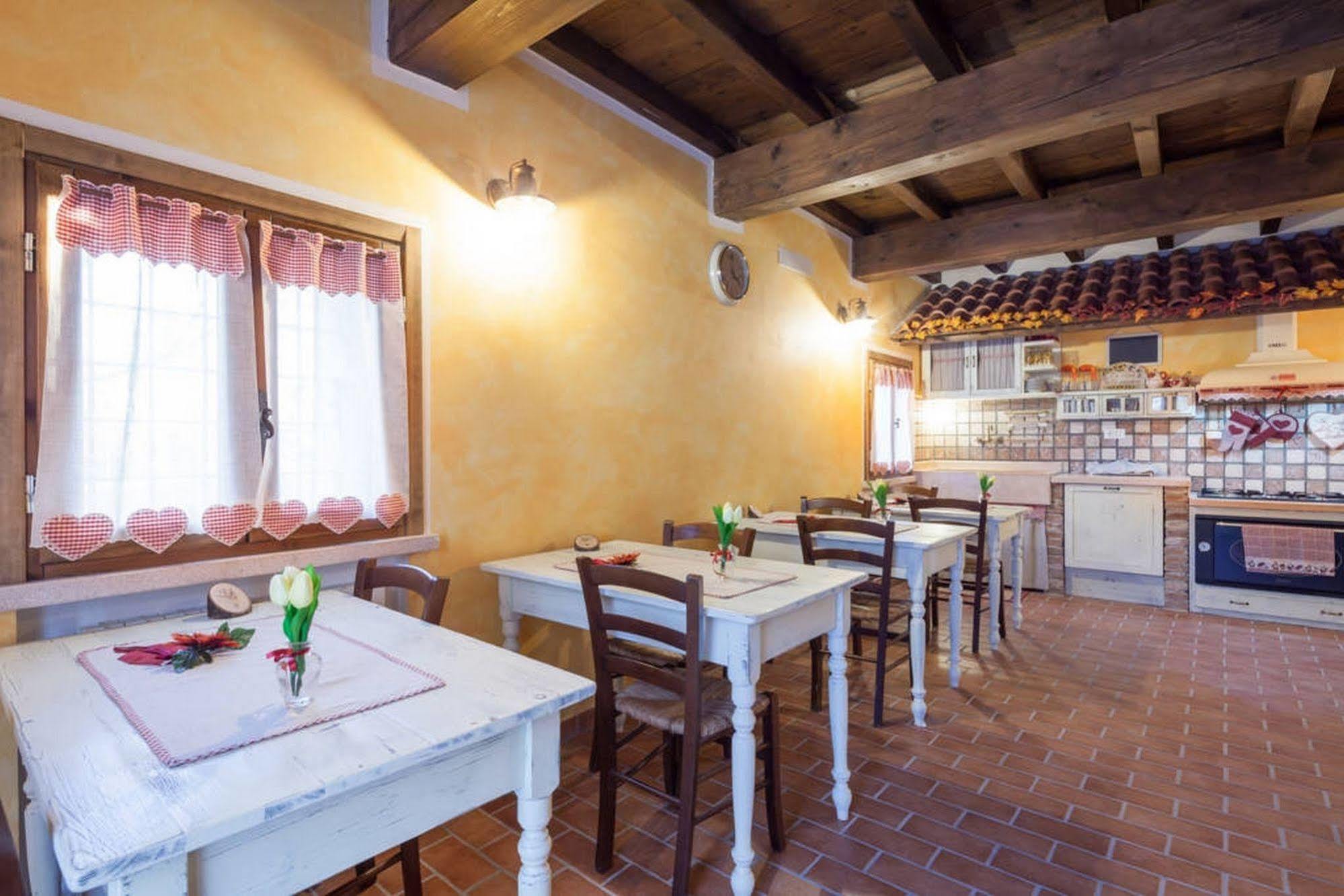 La Casa Delle Rondini Bed and Breakfast Roncoferraro Buitenkant foto