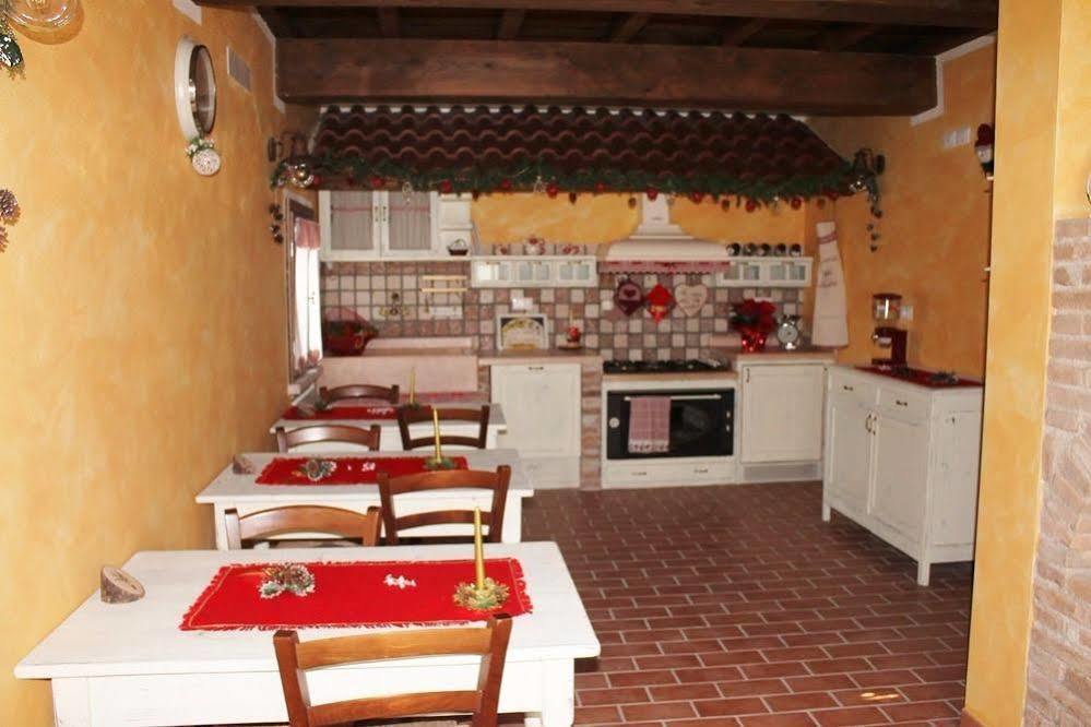 La Casa Delle Rondini Bed and Breakfast Roncoferraro Buitenkant foto