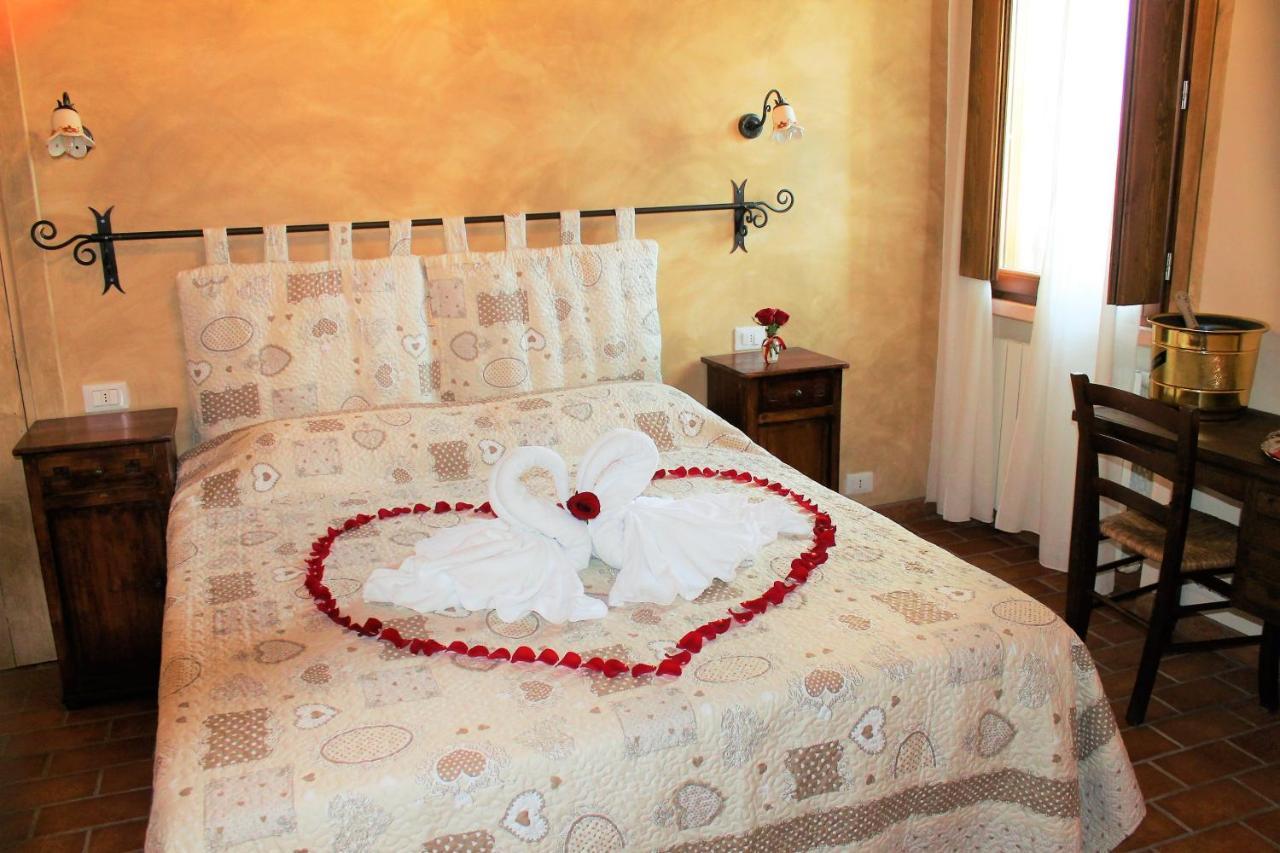 La Casa Delle Rondini Bed and Breakfast Roncoferraro Buitenkant foto